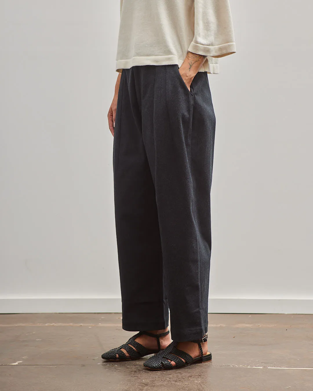 7115 Signature Pleated Trouser, Navy Black