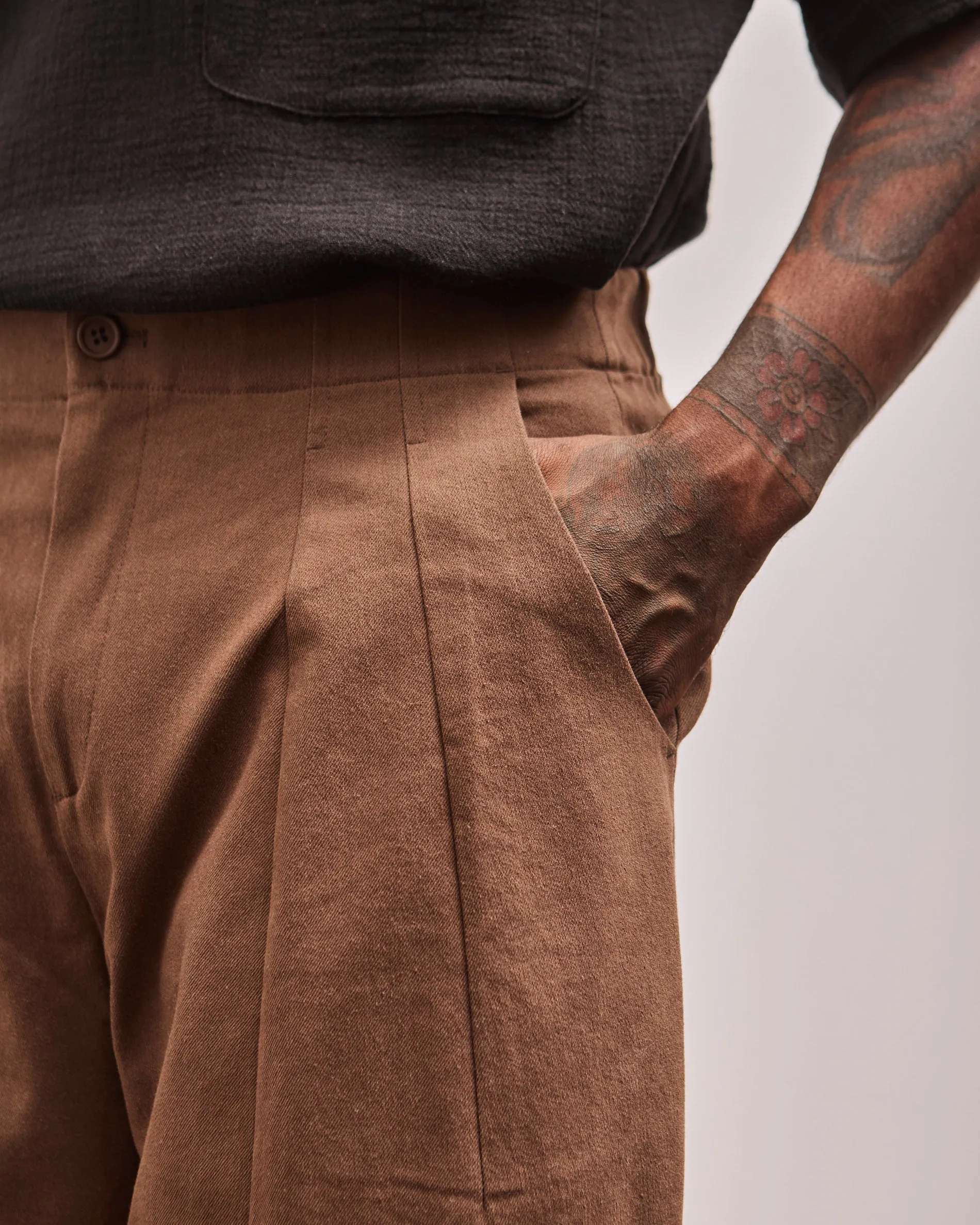 7115 Unisex Signature Pleated Trouser, Brown