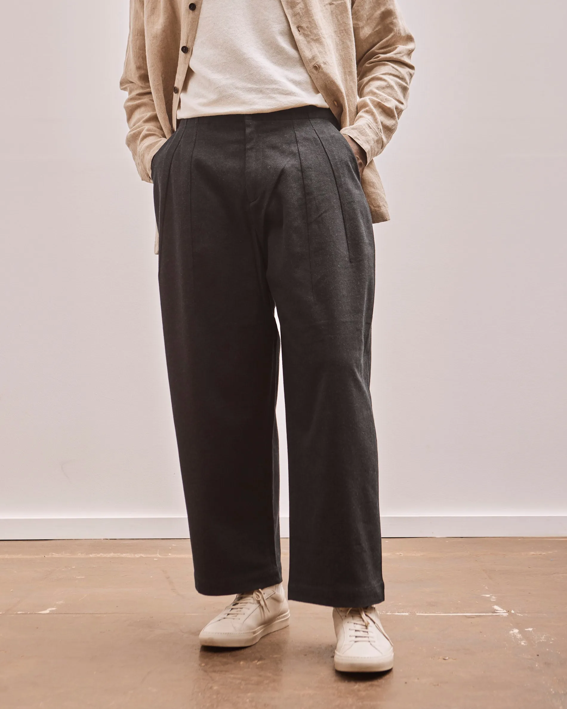 7115 Unisex Signature Pleated Trouser, Navy Black