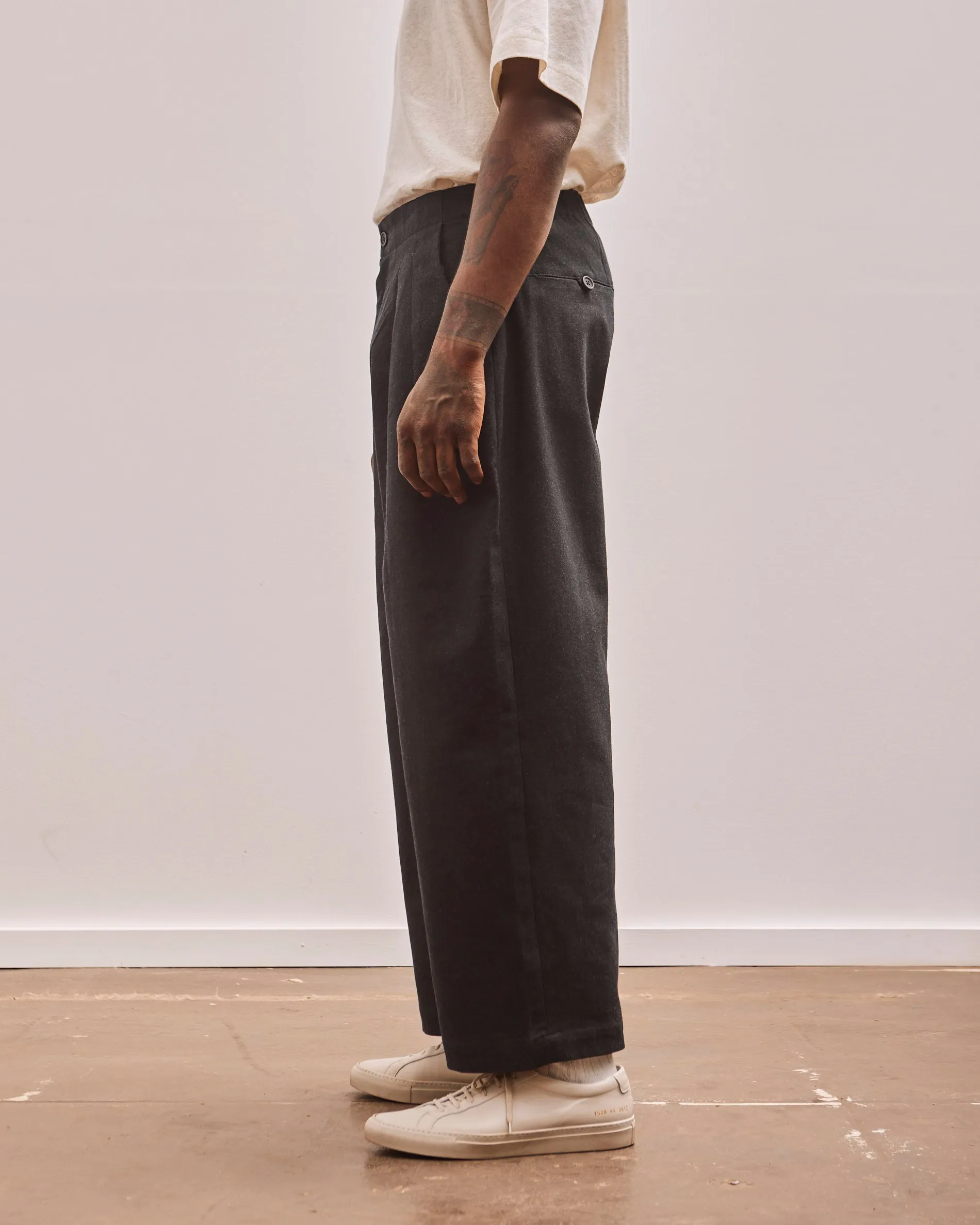 7115 Unisex Signature Pleated Trouser, Navy Black
