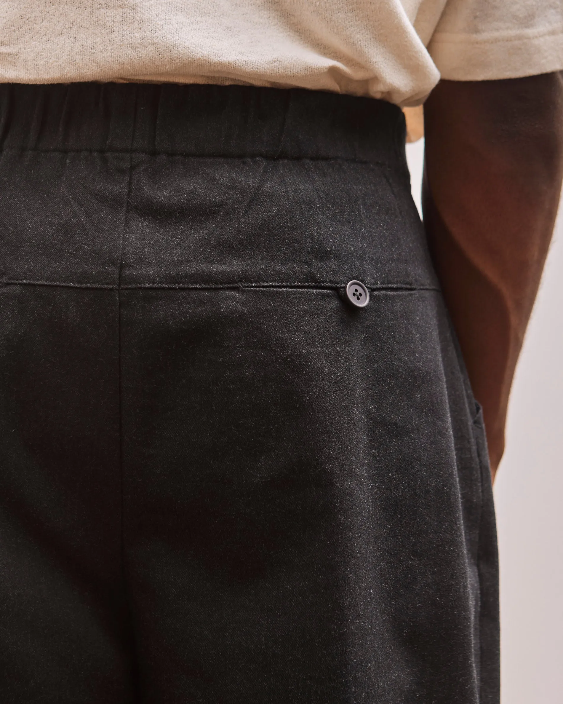 7115 Unisex Signature Pleated Trouser, Navy Black